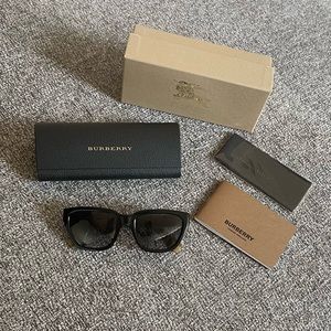 Burberry Sunglasses BE4277